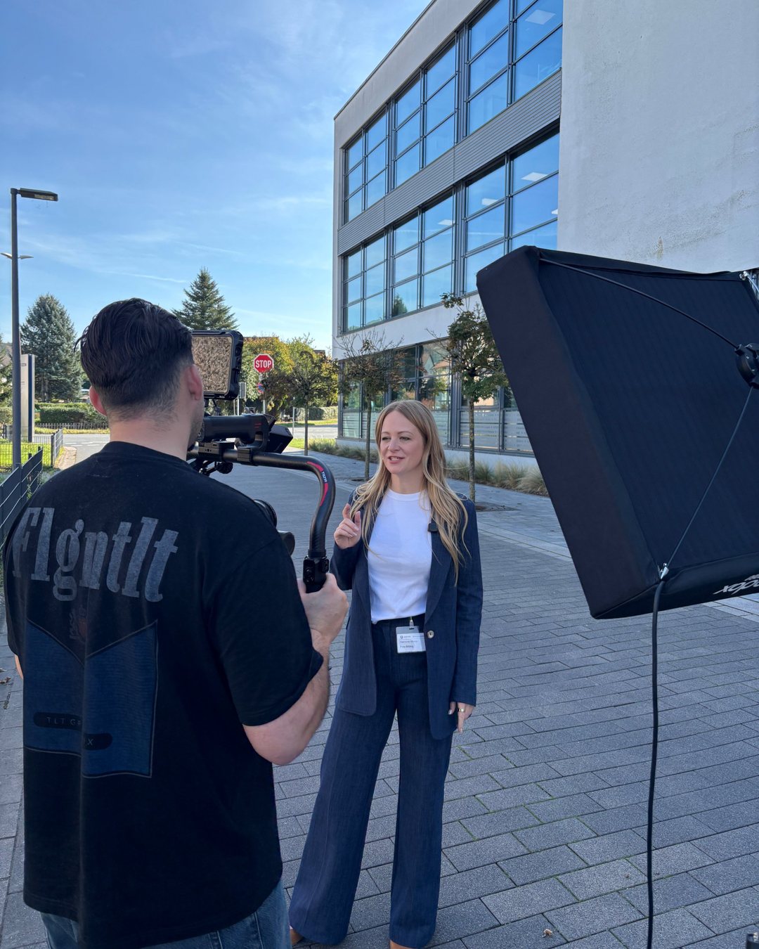 Katharina Bibbig beim Dreh der YouTube-Serie „Industry Inside“ für die Hannover Messe